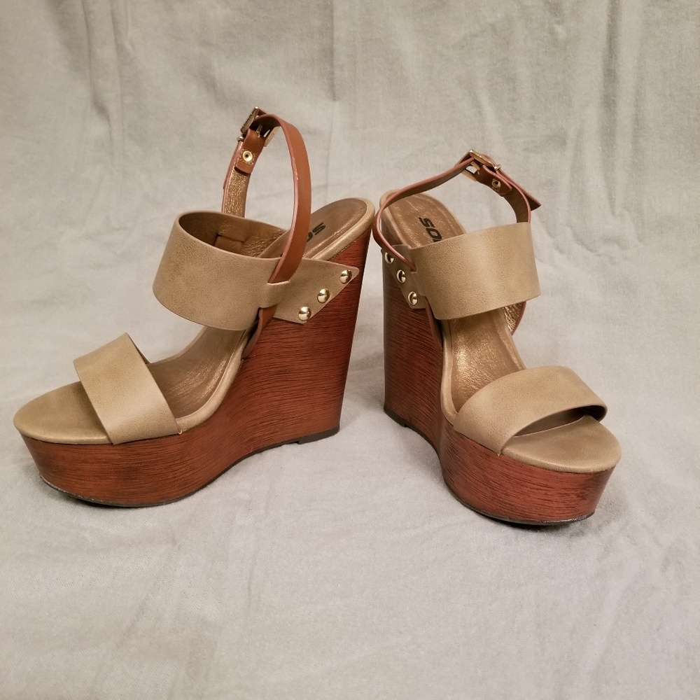 Soda wedge Heel NWOT Tan size 7